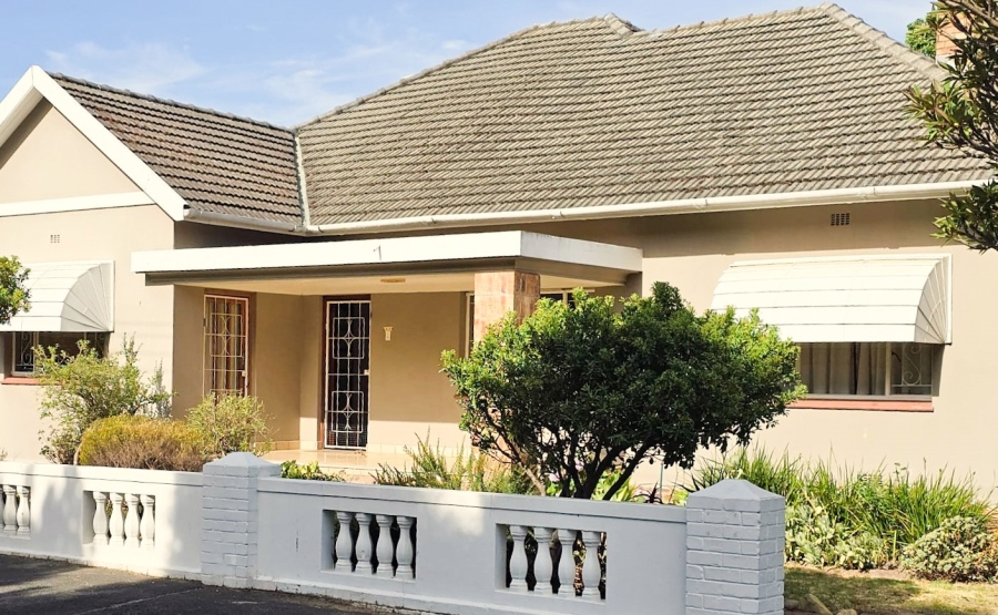 5 Bedroom Property for Sale in Lemoenkloof Western Cape